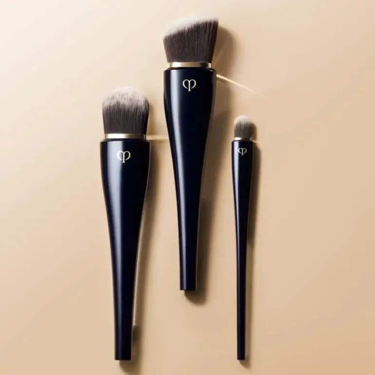 Clé de Peau Beauté Light Coverage Foundation Brush PENNELLO FONDOTINTA