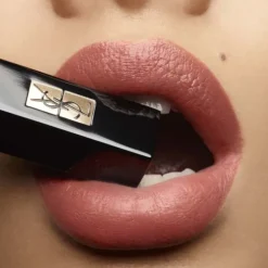 Rouge Pur Couture The Slim Velvet Radical