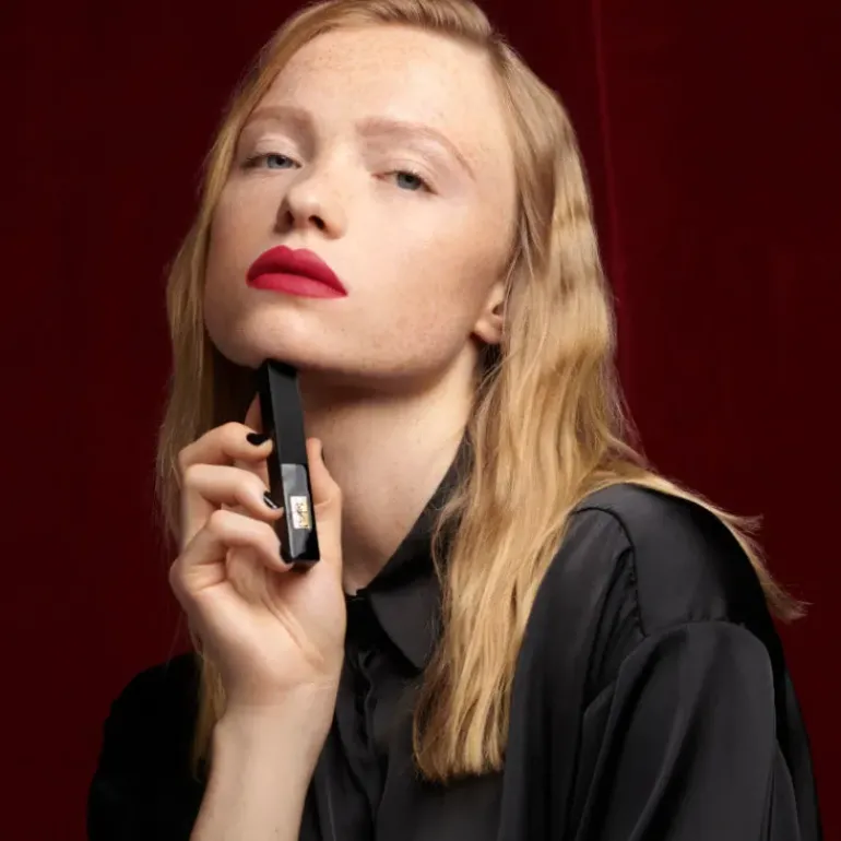 Rouge Pur Couture The Slim Velvet Radical